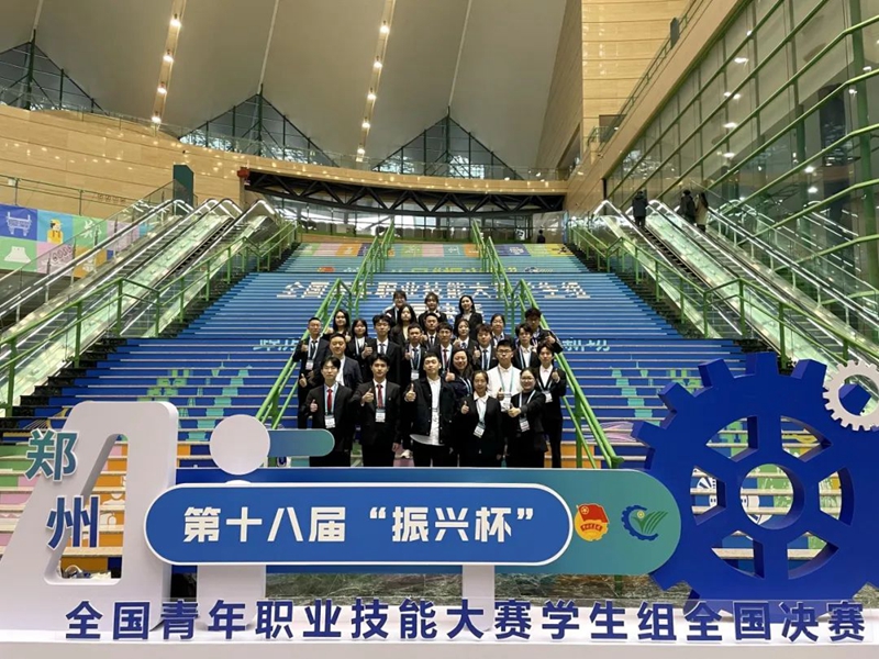 我校學(xué)生在第十八屆“振興杯”全國青年職業(yè)技能大賽學(xué)生組創(chuàng)新創(chuàng)效競賽國賽獲銀獎(jiǎng).jpg 我校學(xué)生在第十八屆“振興杯”全國青年職業(yè)技能大賽學(xué)生組創(chuàng)新創(chuàng)效競賽國賽獲銀獎(jiǎng).jpg