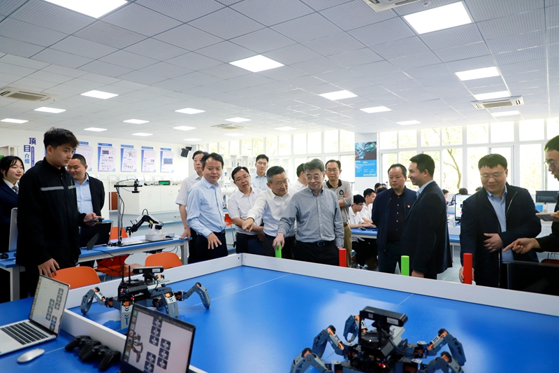 IMG_1895.jpg IMG_1895.jpg